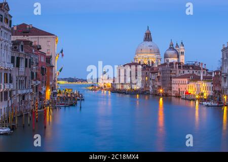 Vue nocturne du Grand Canal à Venise, Venise, Italie Banque D'Images