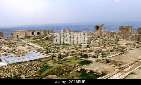 Panorama à l'intérieur d'Alep ruiné citadelle, Syrie Banque D'Images
