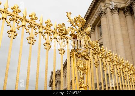 La porte d'or du château de Versailles, ou du château de Versailles, ou simplement de Versailles, en France Banque D'Images