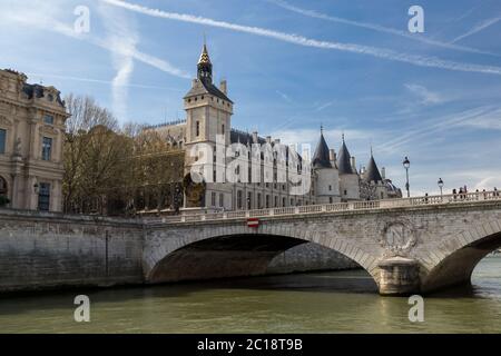 Château de la conciergerie - ancien palais royal et prison. Conciergerie située à l'ouest de l'île Cité et aujourd'hui elle fait partie o Banque D'Images