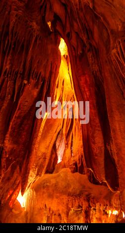 Vue intérieure sur la grotte de Grutas Mira de aire, Portugal Banque D'Images