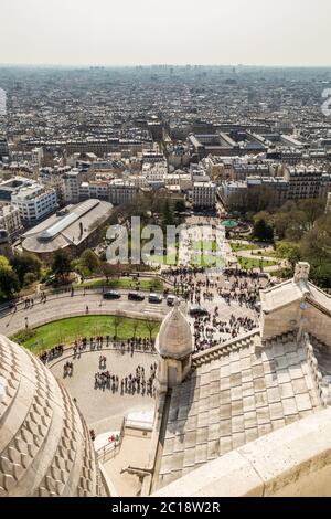 Vue sur Paris depuis le Sacré-cœur sur la colline de Montmartre Banque D'Images