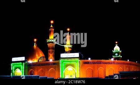 Sanctuaire de l'Imam Hussain ibn Ali la nuit, Karbala Irak Banque D'Images