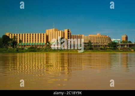 Vue sur le fleuve Niger et la ville de Niamey, Hotel Gaweye, Niamey Niger Banque D'Images