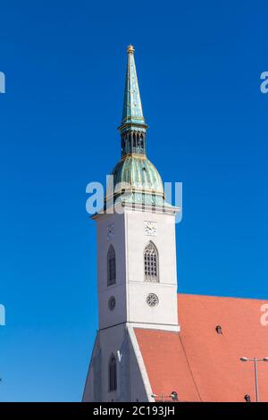 Cathédrale Saint-Martin historique dans la vieille ville de Bratislava, Slovaquie Banque D'Images