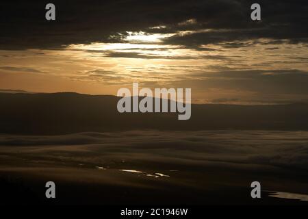 Cratère de Ngorongoro Tanzanie Serengeti Afrique matin Paysage paysage panoramique lever du soleil Banque D'Images