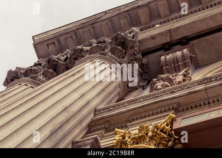 Capitale de la colonne Corinthienne avec feuilles d'acanthus Banque D'Images