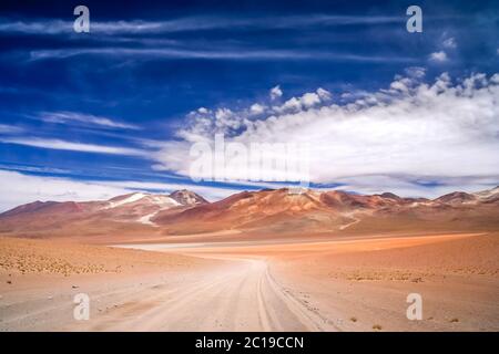 Désert de sable et de gravier route à travers l'Altiplano Banque D'Images