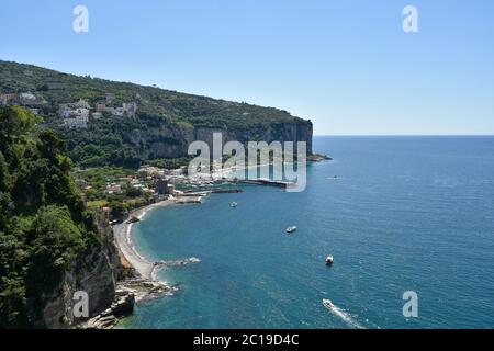 Vue panoramique sur le golfe de Naples depuis la ville de Vico Equense Banque D'Images