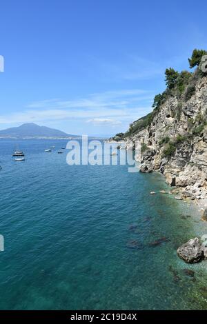 Vue panoramique sur le golfe de Naples depuis la ville de Vico Equense Banque D'Images