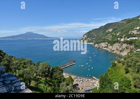 Vue panoramique sur le golfe de Naples depuis la ville de Vico Equense Banque D'Images