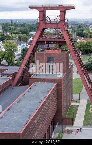Vue panoramique aérienne de Zeche Zollverein, complexe industriel de la mine de charbon Zollverein, depuis le toit du musée Ruhr dans la région de Ruhr à Essen, en Allemagne Banque D'Images