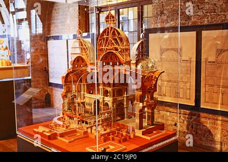 Modèle de la basilique Saint-Marc bâtiment-chef-d'œuvre architectural, placé dans le musée de la basilique Saint-Marc, Venise, Italie juin 2016 Banque D'Images