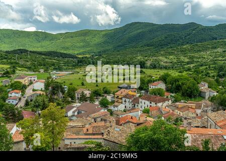 panorama du village de Montenero Valcocchiara dans la région de Molise, Italie, Europe Banque D'Images