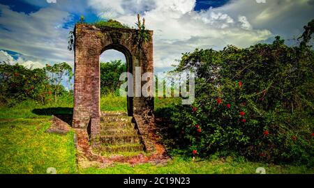 Ruines du fort Kai-Kover-All sur l'île Kykoveral dans le delta d'Essequibo, Cuyuni-Mazaruni au Guyana Banque D'Images