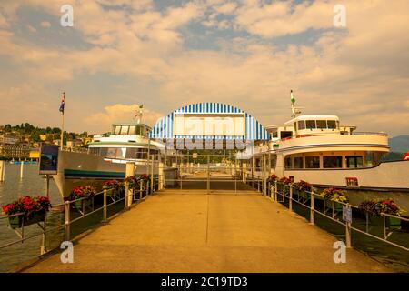 Navire de passagers à Lucerne, Suisse. Banque D'Images