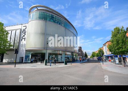Exeter, Devon, Royaume-Uni. 15 juin 2020. Les magasins vendant des articles non essentiels sont autorisés à rouvrir aujourd'hui, car le blocage du coronavirus est facilité plus loin. Le magasin Next de High Street à Exeter à Devon n'a pas rouvert ses portes aujourd'hui, mais il est informé des clients qu'il rouvrira le 20 juin. Crédit photo : Graham Hunt/Alay Live News Banque D'Images