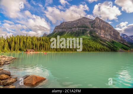 Lac Louise dans le parc national Banff, Alberta, montagnes Rocheuses, Canada Banque D'Images
