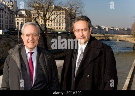 Jean Tiberi se reprsente sous les couleurs de l'UMP, dans le VE arrondissement de Paris pour les Žlections municipales *** Légende locale *** Jean Tib Banque D'Images