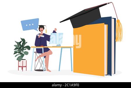 Personnages de participant à la remise des diplômes en ligne. Femme portant toga devant ordinateur après le processus de célébration de la remise des diplômes fond grand livre et chapeau Illustration de Vecteur