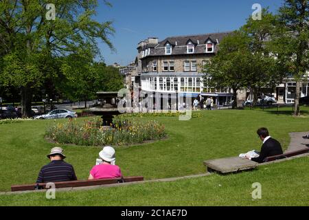 Jardins le long de Montpellier Parade, Harrogate, North Yorkshire, Angleterre, Royaume-Uni, Europe Banque D'Images