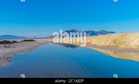 Panorama réflexions dans un pan aux salines Bonnievale Banque D'Images