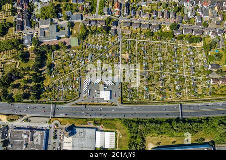 Photographie aérienne, station-service Shell, Viezingstraße, parking camions, autoroute A40, jardin de stationnement Centrum Morgensonne, KGV am Dückerweg, Bochum-Wa Banque D'Images