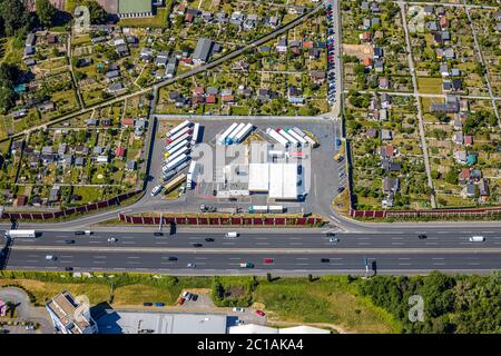 Photographie aérienne, station-service Shell, Viezingstraße, parking camions, autoroute A40, jardin de stationnement Centrum Morgensonne, KGV am Dückerweg, Bochum-Wa Banque D'Images