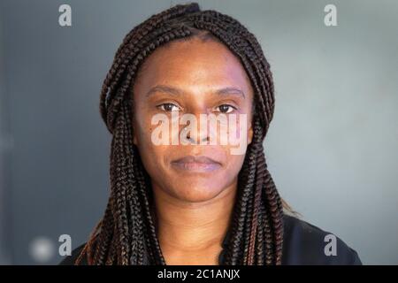 Lillian Serunkuma à New Scotland Yard, Londres, lors d'un appel à témoins de la fusillade de son petit-fils, le garçon de deux ans à Energen Close, Harlesden, au nord-ouest de Londres, le 3 juin. L'enfant a été blessé aux côtés de sa mère, âgée à la fin de la vingtaine, et deux hommes après avoir été approchés par un homme seul. Banque D'Images