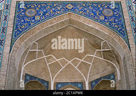 Porte d'une mosquée à Tachkent Banque D'Images