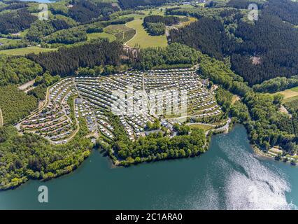 Vue aérienne, , Listertalsperre, Camping Gut Kalberschnacke Drolshagen, pays aigre, Rhénanie-du-Nord-Westphalie, Allemagne, DE, Europe, vue oiseaux-yeux, aérienne Banque D'Images