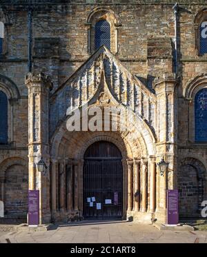 Vue en début de matinée sur la cathédrale de Durham en été depuis Palace Green, Durham City, comté de Durham, angleterre, Royaume-Uni Banque D'Images