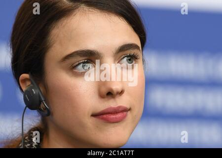 Margaret Qualley participe à la conférence de presse pour l'année My Salinger lors du 70e Festival international du film de Berlin. © Paul Treadway Banque D'Images