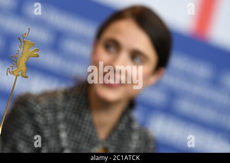 Margaret Qualley participe à la conférence de presse pour l'année My Salinger lors du 70e Festival international du film de Berlin. © Paul Treadway Banque D'Images