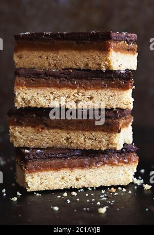 Assortiment de pains sablés au chocolat et au caramel, quatre pièces Banque D'Images