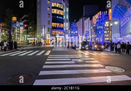 Vue de la rue Shibuya la nuit, Tokyo, Japon Banque D'Images