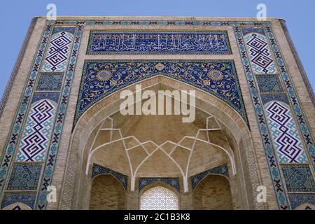 Porte d'une mosquée à Tachkent Banque D'Images