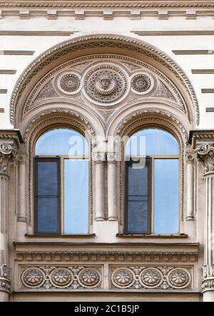 Fenêtre d'un bâtiment ancien, Saint-Pétersbourg Banque D'Images