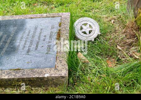 Dimanche 14 juin 2020. Édimbourg, Écosse. Le mémorial controversé du colonel Robert A. Smith de l'armée des États confédérés, au cimetière Dean, à Édimbourg, en Écosse. Le monument a récemment vu ses drapeaux confédérés retirés et l'insigne d'ancien combattant confédéré estampillé dans le sol. Banque D'Images