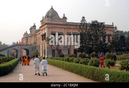 Ahsan Manzil dans la région de Sadarghat à Dhaka, au Bangladesh. À l'origine, le palais résidentiel du Nawab de Dhaka, Ahsan Manzil est maintenant un musée Banque D'Images