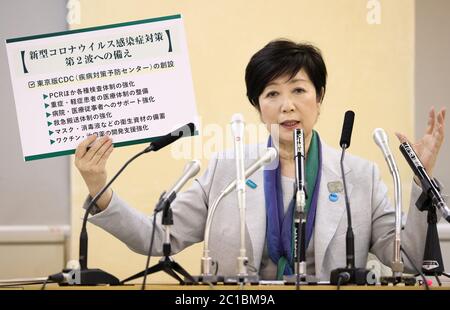 Tokyo, Japon. 15 juin 2020. Le gouverneur de Tokyo Yuriko Koike annonce sa politique lors d'une conférence de presse au bureau du gouvernement métropolitain de Tokyo, le lundi 15 juin 2020. Koike se présentera pour les élections sénatoriales de Tokyo en juillet 5. Crédit: Yoshio Tsunoda/AFLO/Alay Live News Banque D'Images