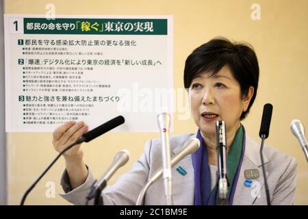 Tokyo, Japon. 15 juin 2020. Le gouverneur de Tokyo Yuriko Koike annonce sa politique lors d'une conférence de presse au bureau du gouvernement métropolitain de Tokyo, le lundi 15 juin 2020. Koike se présentera pour les élections sénatoriales de Tokyo en juillet 5. Crédit: Yoshio Tsunoda/AFLO/Alay Live News Banque D'Images