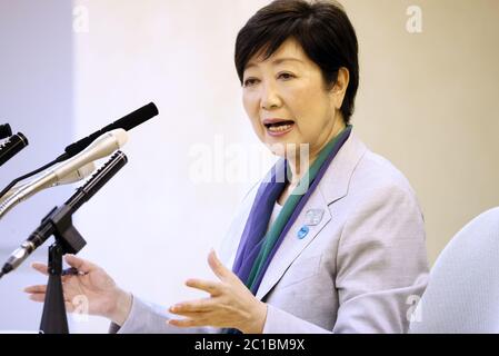 Tokyo, Japon. 15 juin 2020. Le gouverneur de Tokyo Yuriko Koike annonce sa politique lors d'une conférence de presse au bureau du gouvernement métropolitain de Tokyo, le lundi 15 juin 2020. Koike se présentera pour les élections sénatoriales de Tokyo en juillet 5. Crédit: Yoshio Tsunoda/AFLO/Alay Live News Banque D'Images