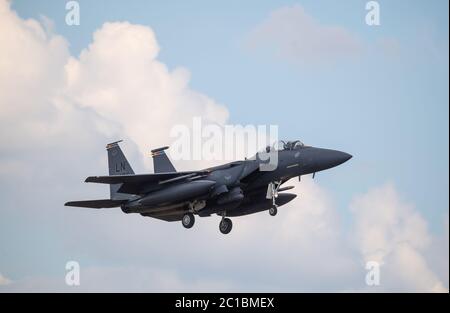 Un avion de chasse F15 débarque à la RAF Lakenheath, Suffolk, après qu'un avion de chasse américain s'est écrasé dans la mer du Nord lors d'un exercice d'entraînement au large de la côte nord-est de l'Angleterre. Banque D'Images