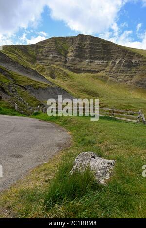 MAM Tor connu localement comme la montagne de frissons dans le Peak District Derbyshire Angleterre Banque D'Images