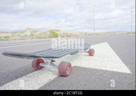 Longboard Skateboard noir style vintage Banque D'Images