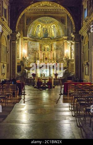 Basilique Santa Francesca Romana vue intérieure Banque D'Images