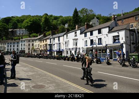 Les motards retournent à Matlock dans le Derbyshire, en Angleterre Banque D'Images