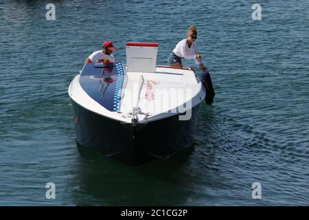 Cigarette Racing Team 1 Champion du monde - STF 32140 - photo de rue - Yacht, mer, bateau, voile, bateau à moteur -Port de Saint Tropez, France Banque D'Images