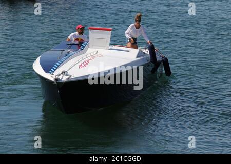 Cigarette Racing Team 1 Champion du monde - STF 32140 - photo de rue - Yacht, mer, bateau, voile, bateau à moteur -Port de Saint Tropez, France Banque D'Images